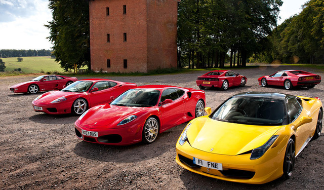 1-Ferrari-foto-di-gruppo_horizontal_lancio_sezione_grande_doppio